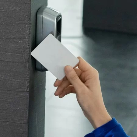 Cartes P-RFID iAccess | La solution efficace pour le contrôle d'accès dans les établissements
